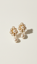 Boucles d’oreilles dorées et perles véritables
