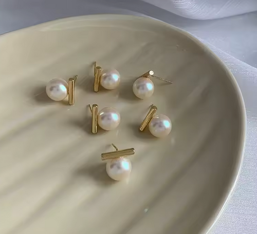 Boucles d'Oreilles Perle Ronde et Barre Dorée Minimaliste Mariage