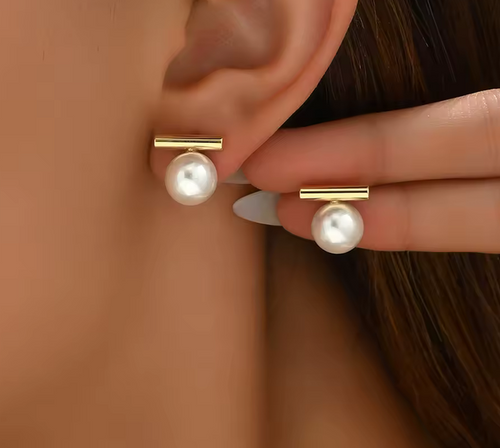 Pendientes Minimalistas de Perlas Redondas y Barra Dorada para Boda