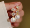 Boucles d'Oreilles Double Médaillon Strass et Grande Perle Dorées Mariage