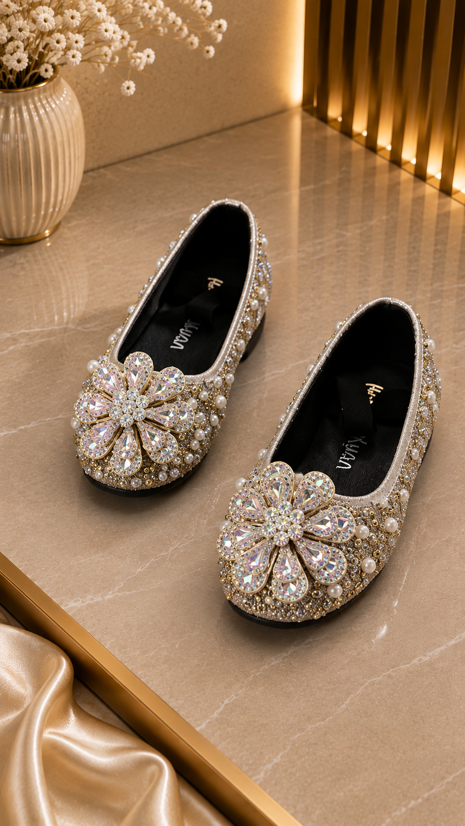 Ballerines Scintillantes Fleur Perles & Strass Fille – Noir, Blanc, Rose, Doré