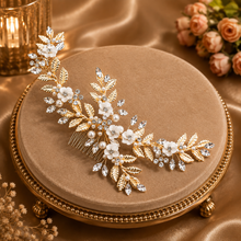 Peigne mariée feuilles dorées fleurs blanches perles et cristaux