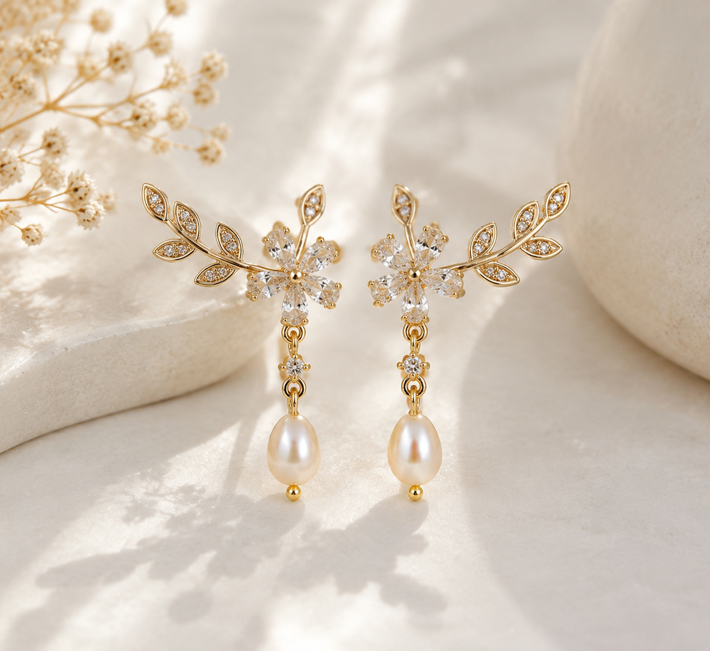 Boucles d'Oreilles Fleur Cristaux et Perle Pendante Dorées Mariage