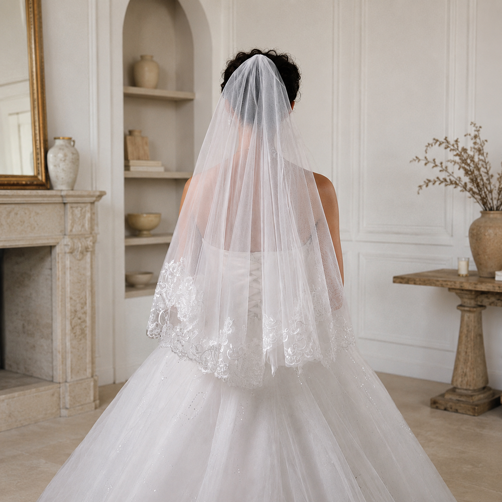 Voile de mariée court à 2 niveaux en tulle blanc avec bordure dentelle brodée florale