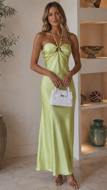 Robe Longue Satin Col Sweetheart Collier Halter Perlé